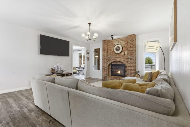 701 E Bennett Court, Nixa, MO 65714