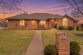 701 E Bennett Court, Nixa, MO 65714