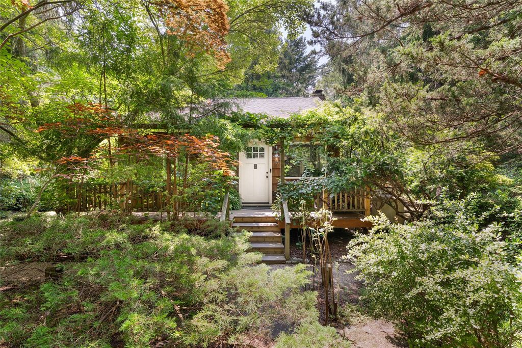 3 Leslie Court, Speonk, NY 11972