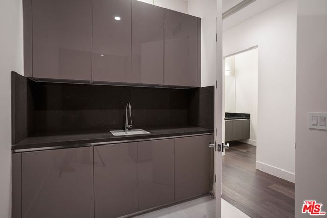 425 N Palm Drive 502, Beverly Hills, CA 90210