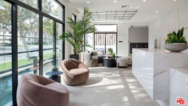 425 N Palm Drive 502, Beverly Hills, CA 90210