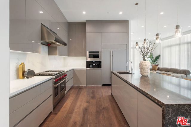 425 N Palm Drive 502, Beverly Hills, CA 90210