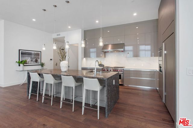 425 N Palm Drive 502, Beverly Hills, CA 90210