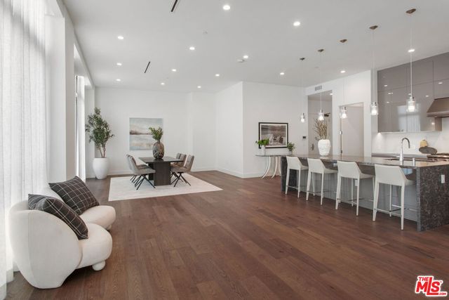 425 N Palm Drive 502, Beverly Hills, CA 90210