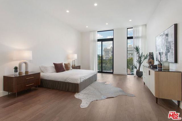 425 N Palm Drive 502, Beverly Hills, CA 90210