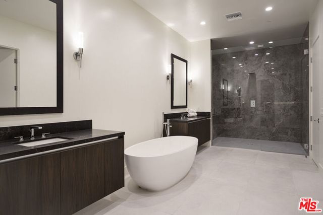 425 N Palm Drive 502, Beverly Hills, CA 90210