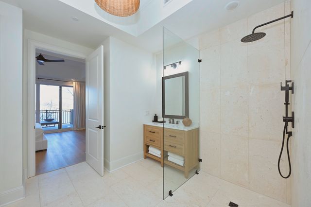 1024 Club View Dr Unit E103, Gallatin, TN 37066