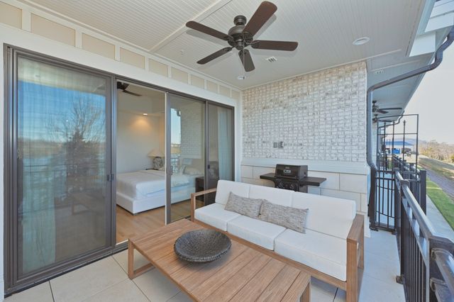 1024 Club View Dr Unit E103, Gallatin, TN 37066