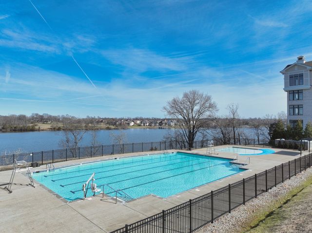 1024 Club View Dr Unit E103, Gallatin, TN 37066