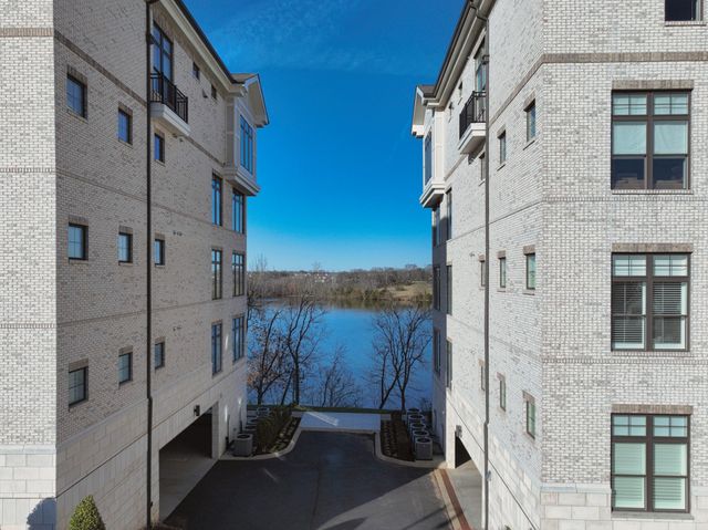 1024 Club View Dr Unit E103, Gallatin, TN 37066