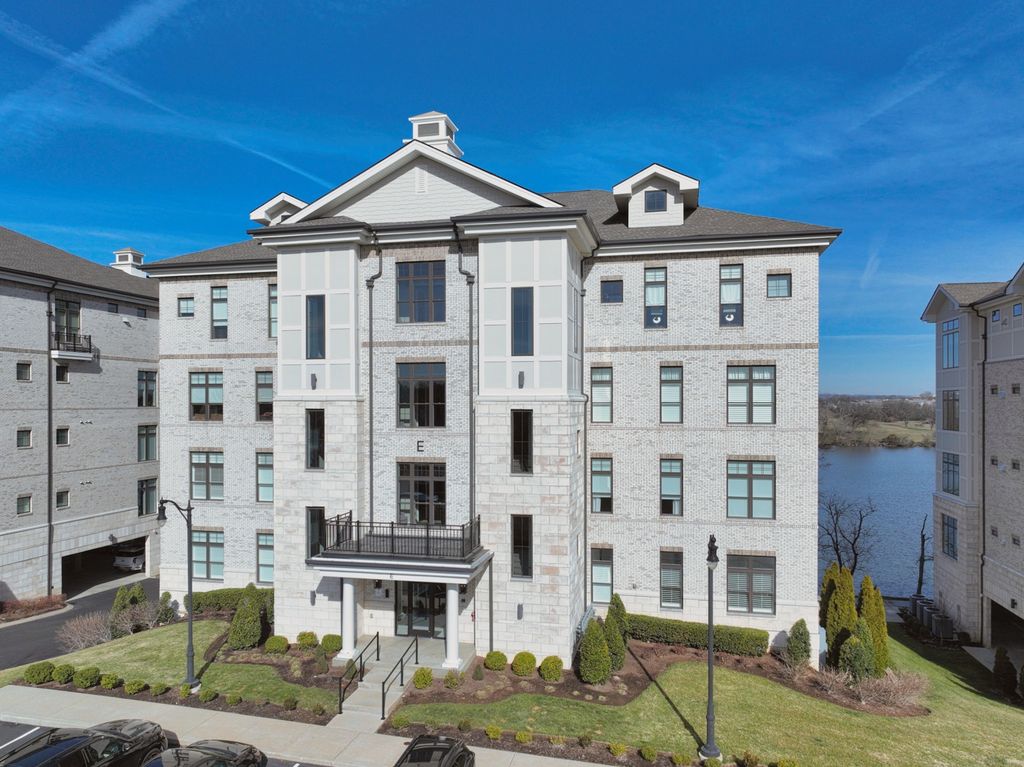 1024 Club View Dr Unit E103, Gallatin, TN 37066