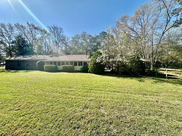 444 Pitts Bayshore Drive, Freeport, FL 32439