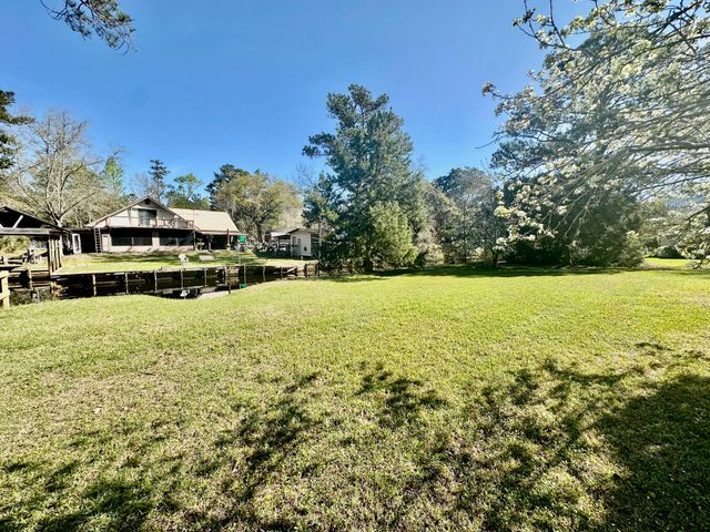 444 Pitts Bayshore Drive, Freeport, FL 32439