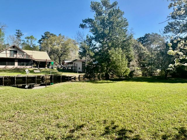 444 Pitts Bayshore Drive, Freeport, FL 32439