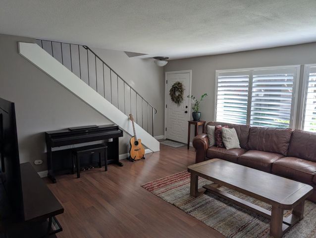 2334 Via Camino Ave, Carmichael, CA 95608