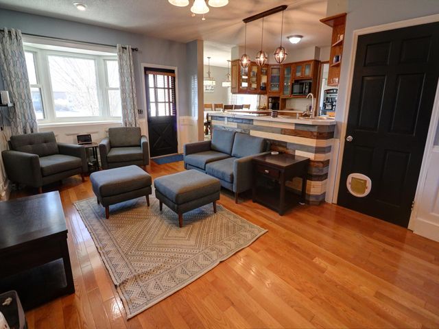 2306 Montclair Dr, Salina, KS 67401