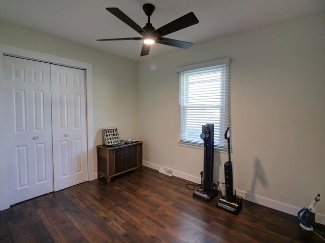 2306 Montclair Dr, Salina, KS 67401