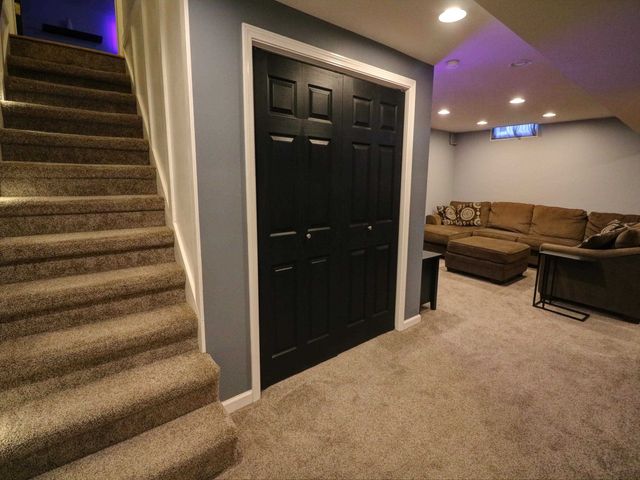 2306 Montclair Dr, Salina, KS 67401