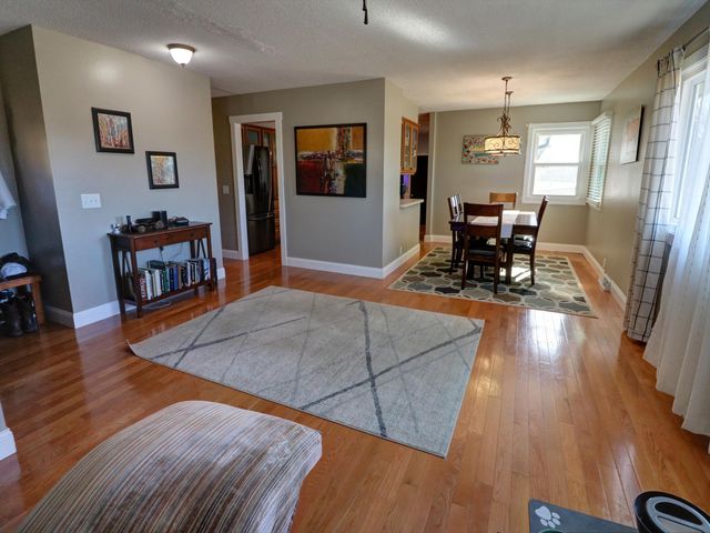 2306 Montclair Dr, Salina, KS 67401