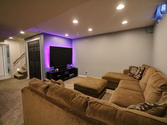 2306 Montclair Dr, Salina, KS 67401