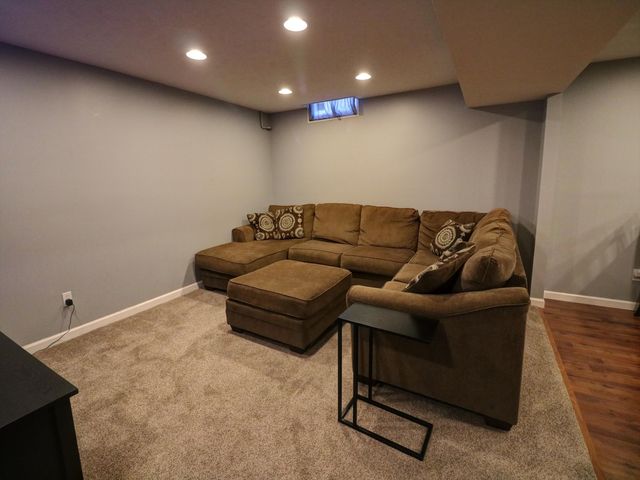 2306 Montclair Dr, Salina, KS 67401