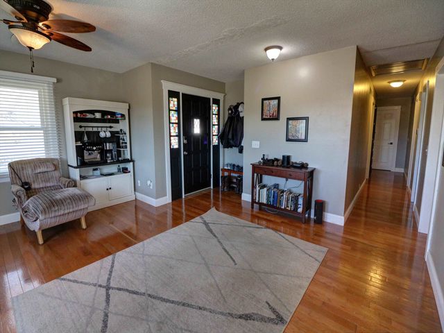 2306 Montclair Dr, Salina, KS 67401