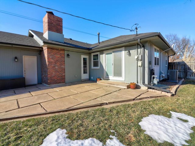 2306 Montclair Dr, Salina, KS 67401