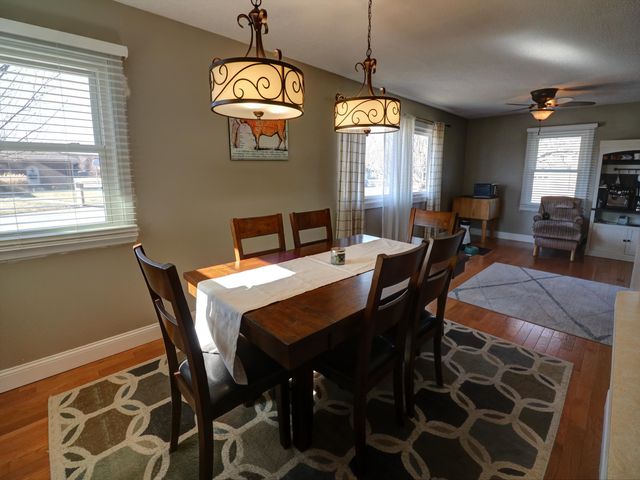 2306 Montclair Dr, Salina, KS 67401