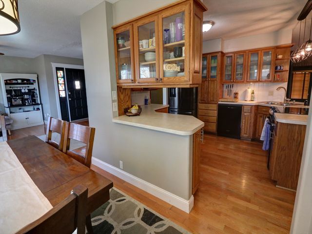 2306 Montclair Dr, Salina, KS 67401