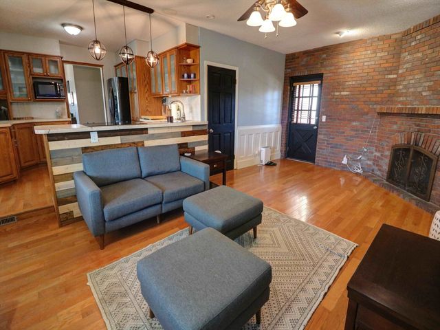 2306 Montclair Dr, Salina, KS 67401