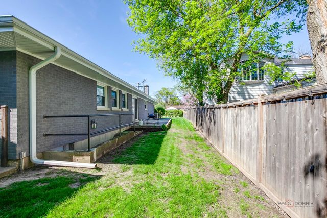 1405 Wescott Road, Northbrook, IL 60062