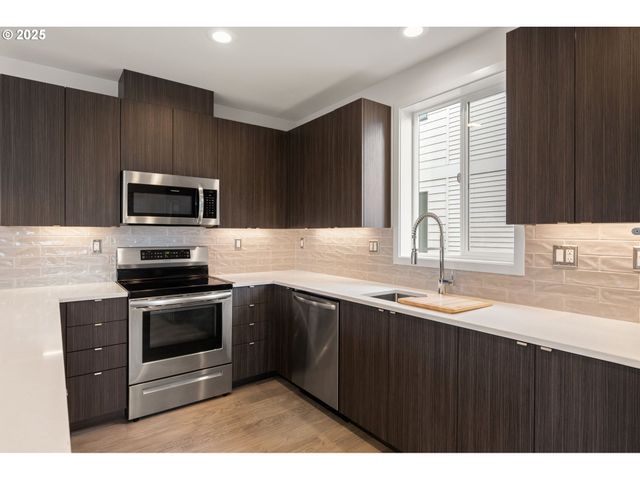 7204 Se STEELE St, Portland, OR 97206