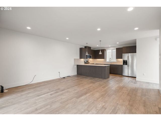 7204 Se STEELE St, Portland, OR 97206