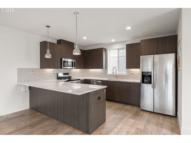 7204 Se STEELE St, Portland, OR 97206