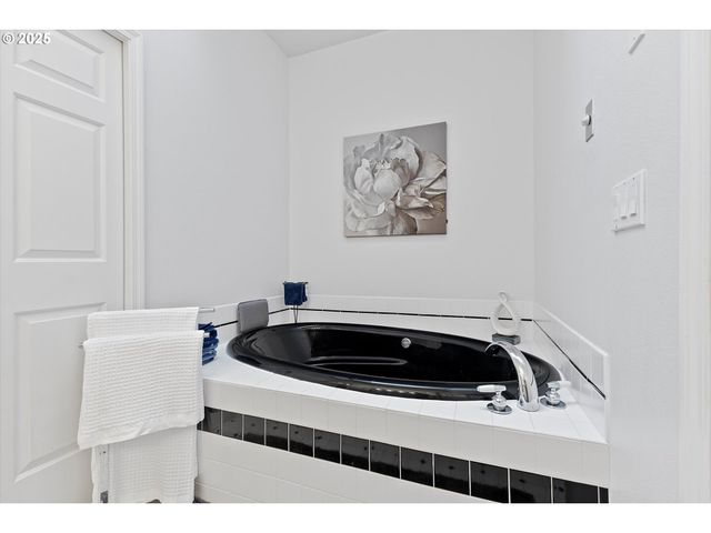 4411 E 15TH St, Vancouver, WA 98661