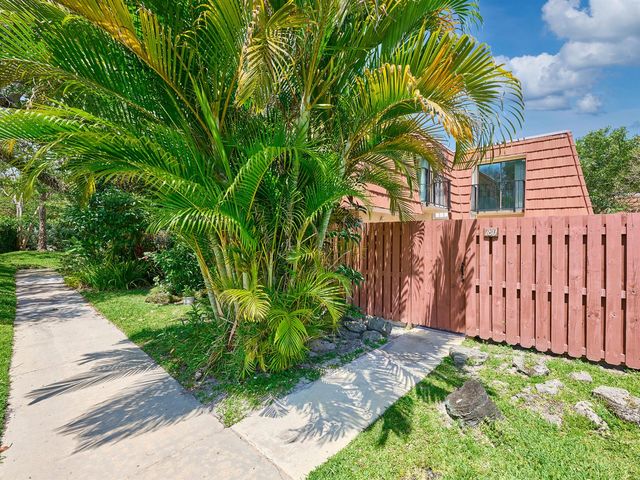 1540 Masters Circle 180, Delray Beach, FL 33445
