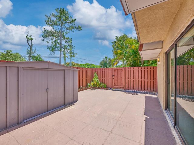 1540 Masters Circle 180, Delray Beach, FL 33445