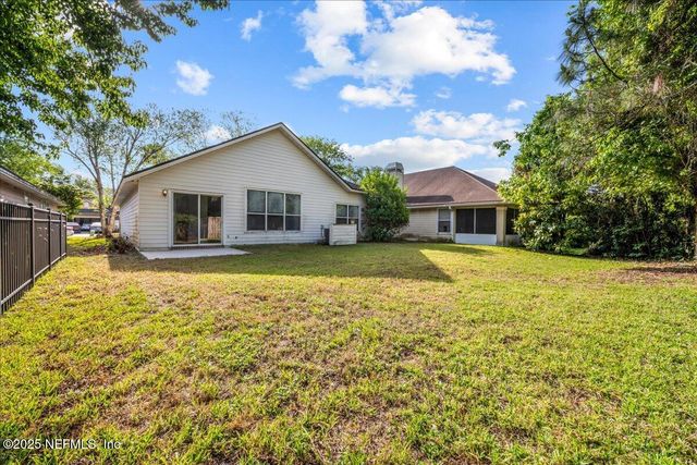 1884 LAKE FOREST Lane, Fleming Island, FL 32003