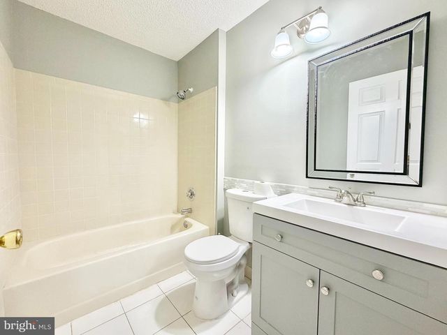 44 CHEVERNY CT, Hamilton Township, NJ 08619