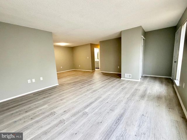 44 CHEVERNY CT, Hamilton Township, NJ 08619