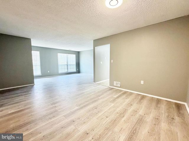 44 CHEVERNY CT, Hamilton Township, NJ 08619