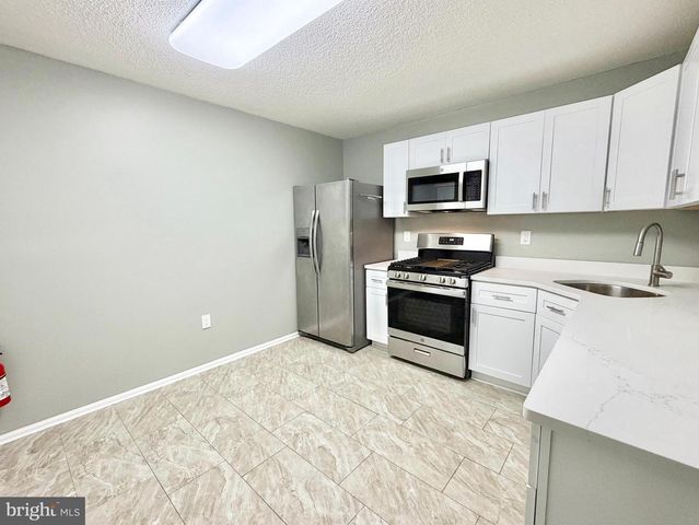 44 CHEVERNY CT, Hamilton Township, NJ 08619