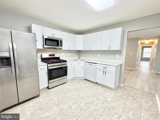 44 CHEVERNY CT, Hamilton Township, NJ 08619