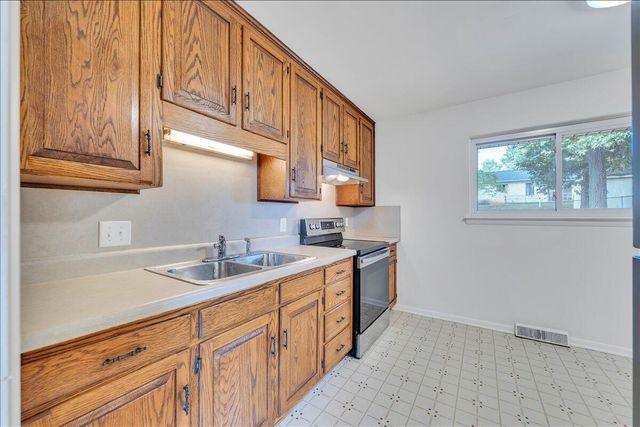 1117 Conifer LN, Salem, VA 24153