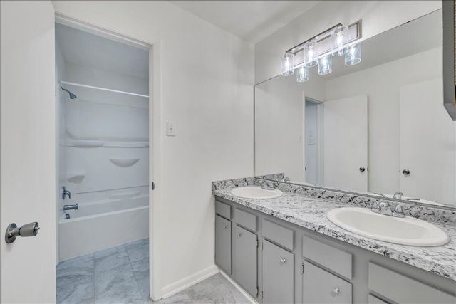 1117 Conifer LN, Salem, VA 24153