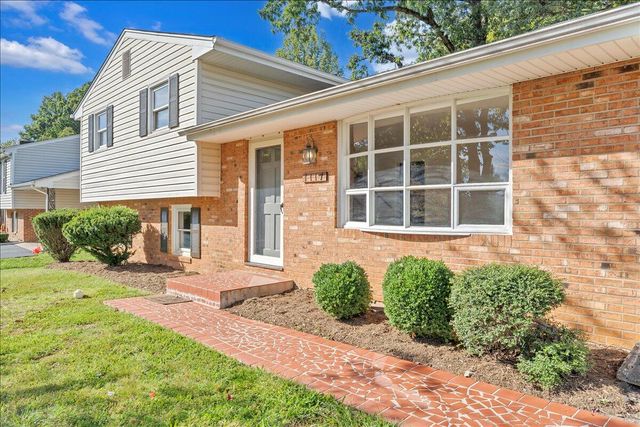 1117 Conifer LN, Salem, VA 24153