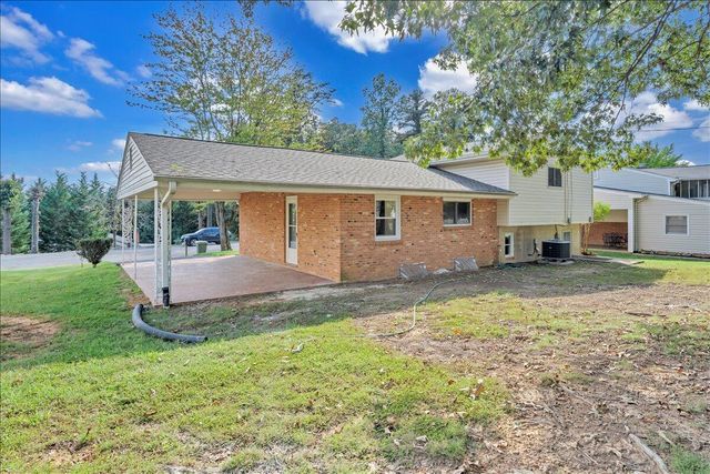 1117 Conifer LN, Salem, VA 24153