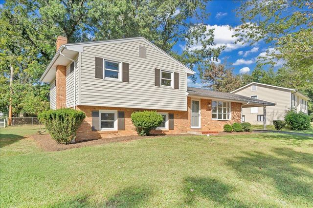 1117 Conifer LN, Salem, VA 24153