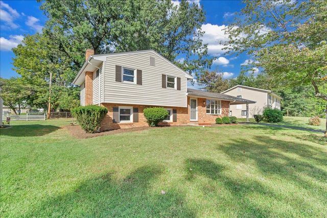 1117 Conifer LN, Salem, VA 24153