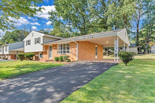 1117 Conifer LN, Salem, VA 24153